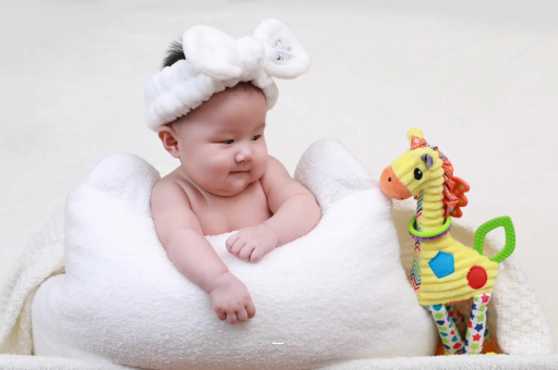 鹤壁宝宝打嗝吐奶怎么回事